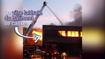 Une incroyable explosion dans un bâtiment en feu