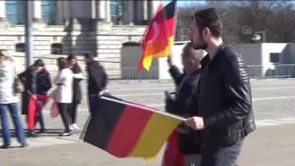 Avrupa'da "Teröre Karşı Tek Ses" Eylemi