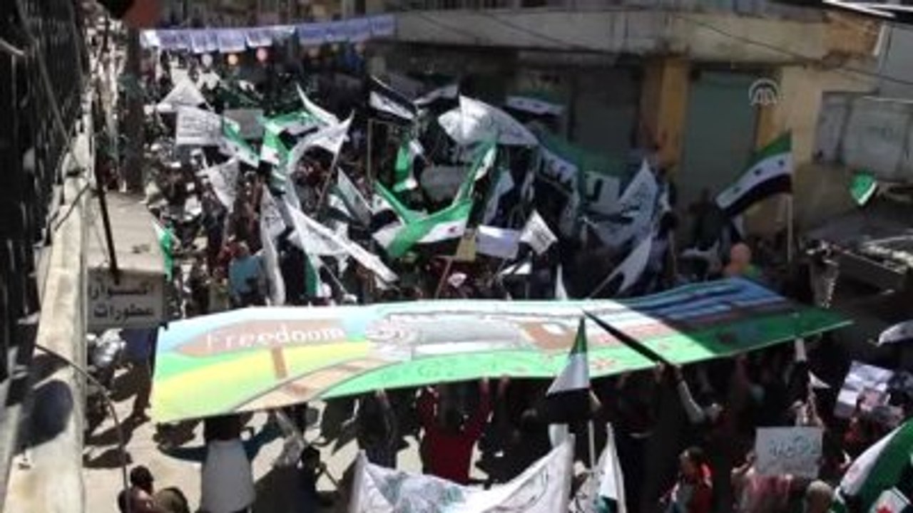 Suriye'de Yönetim Karşıtı Gösteri