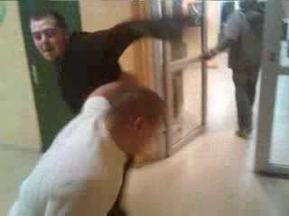 y srend fou tou seul!