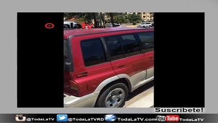 PERSONA SE TIRA AL MAR. VIDEO MUESTRA EL SUPUESTO JEEP DE DICHA PERSONA.-VIDEO