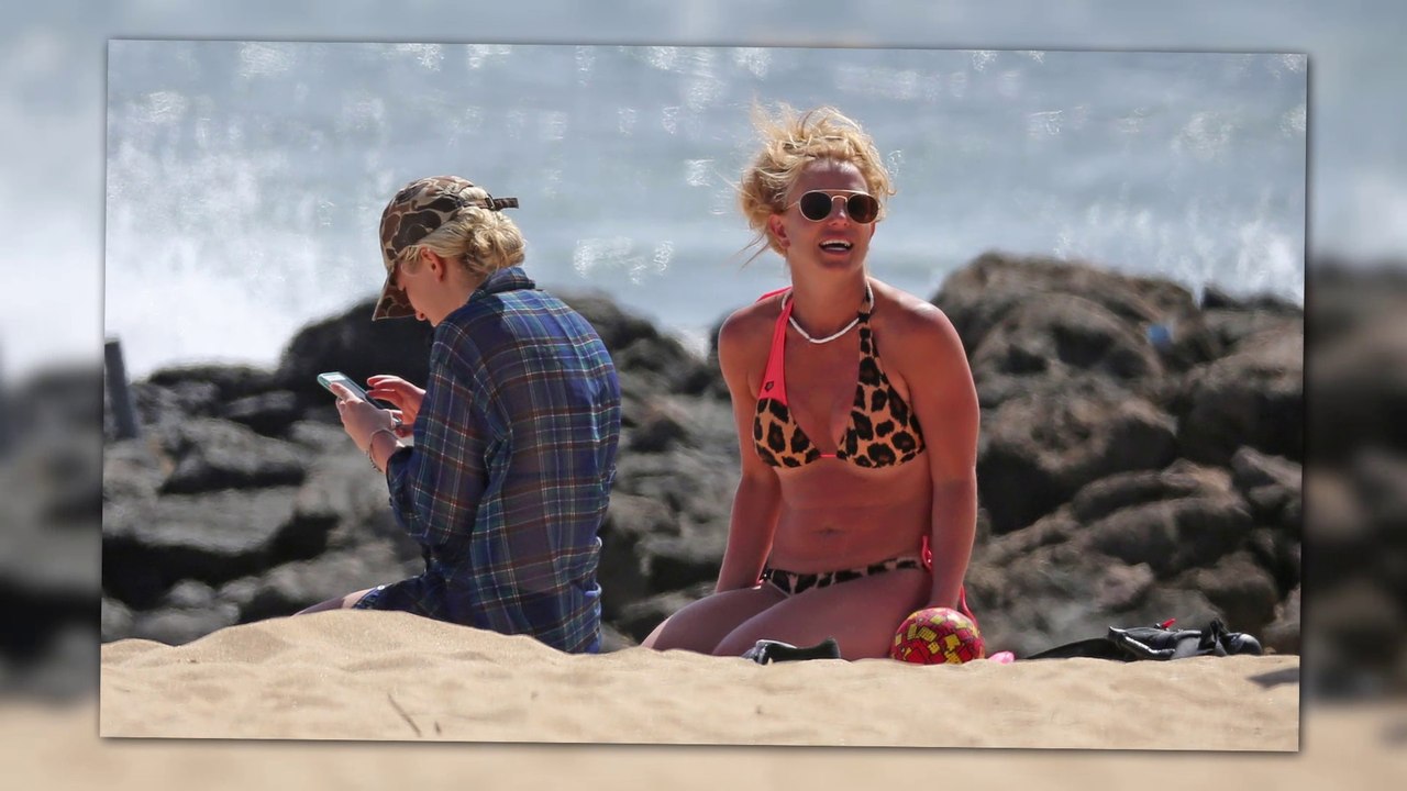 Britney Spears Wears Revealing Leopard Bikini in Hawaii