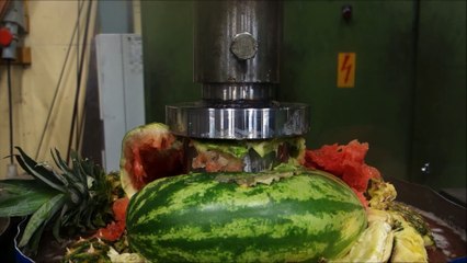 Hydraulic press kitchen: Fruit salad