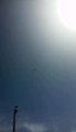 Un hélicoptère survole les manifestants lors des commémorations du Printemps berbère