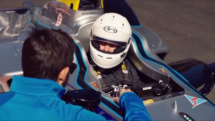 Damien Walters tente un incroyable backflip au dessus dune Formula E !