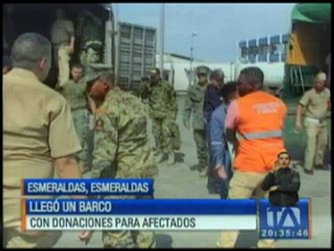 Llegó un barco con donaciones para afectados en Esmeraldas