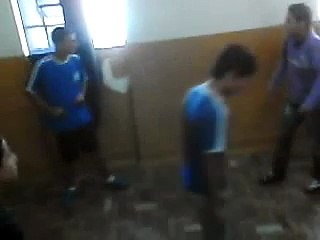 Porrada na sala de aula.