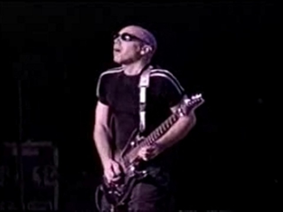 Joe Satriani - Flying In A Blue Dream (Live)