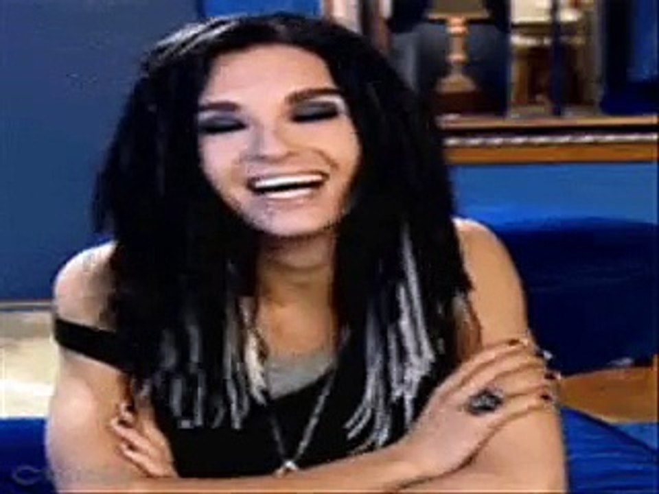Bill kaulitz won't answer his TELEPHONE!! hottie alert!!