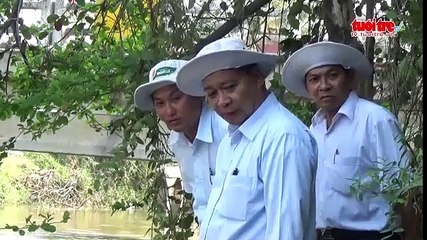 Đắp đập khẩn cấp cứu nông sản vùng giáp ranh Long An, Tiền Giang