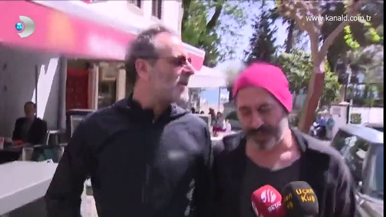 Cem Yılmaz Ve Ozan Güven El Ele Görüntülendi!