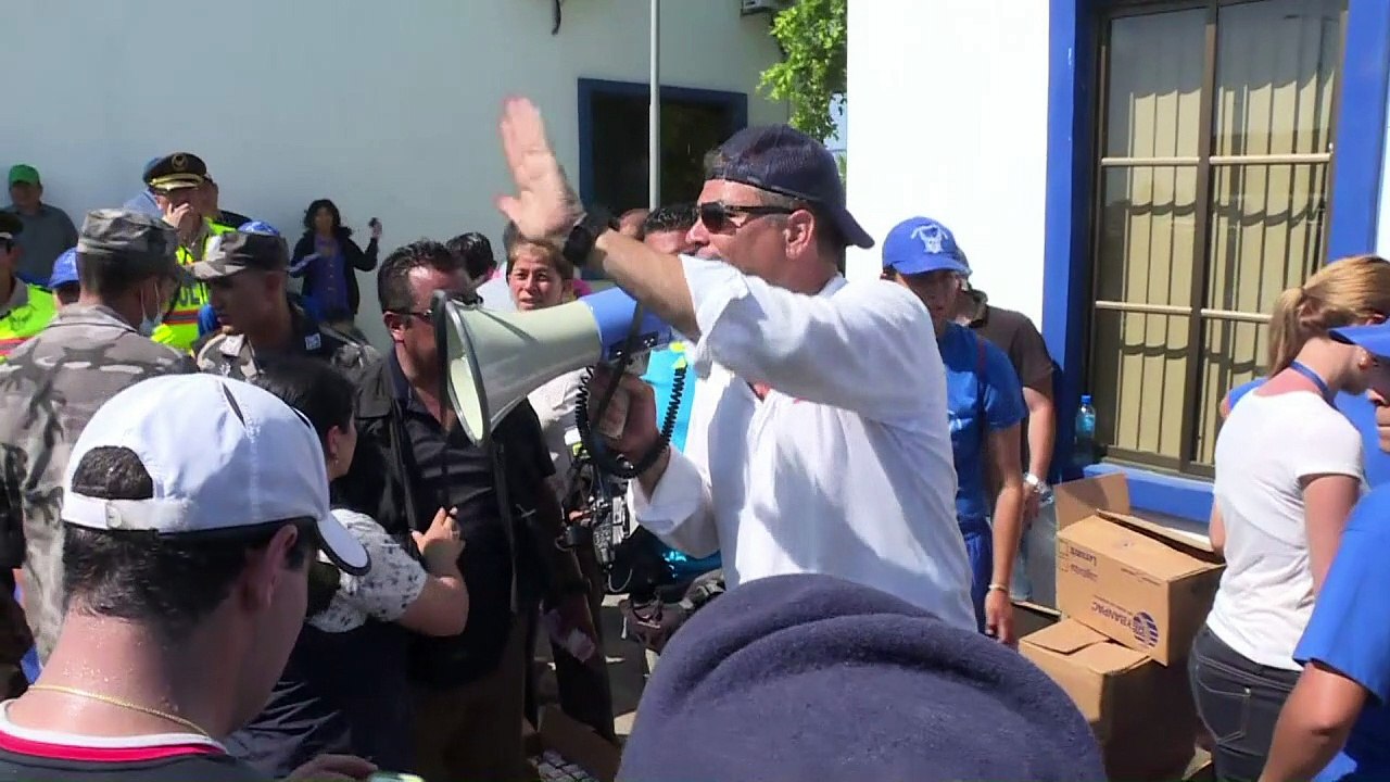 Erdbeben in Ecuador: Helfer geben Hoffnung nicht auf