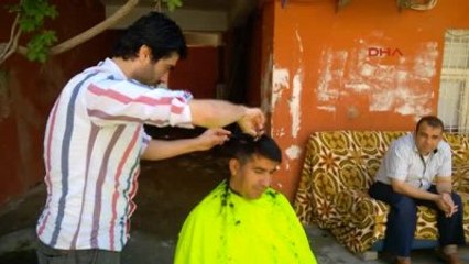 Silopi?de Vatandaşlar Evin Avlusunda Traş Oluyor