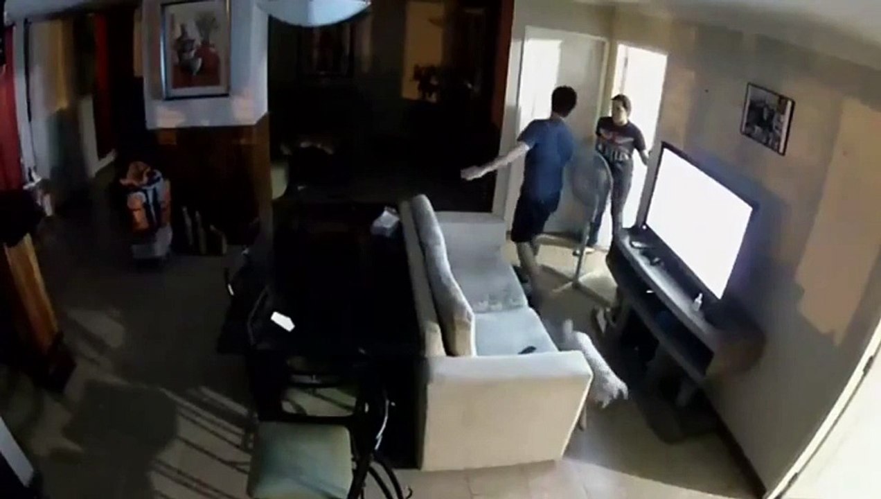 Video shows the moment of Magnitude-7.8 earthquake hits Ecuador