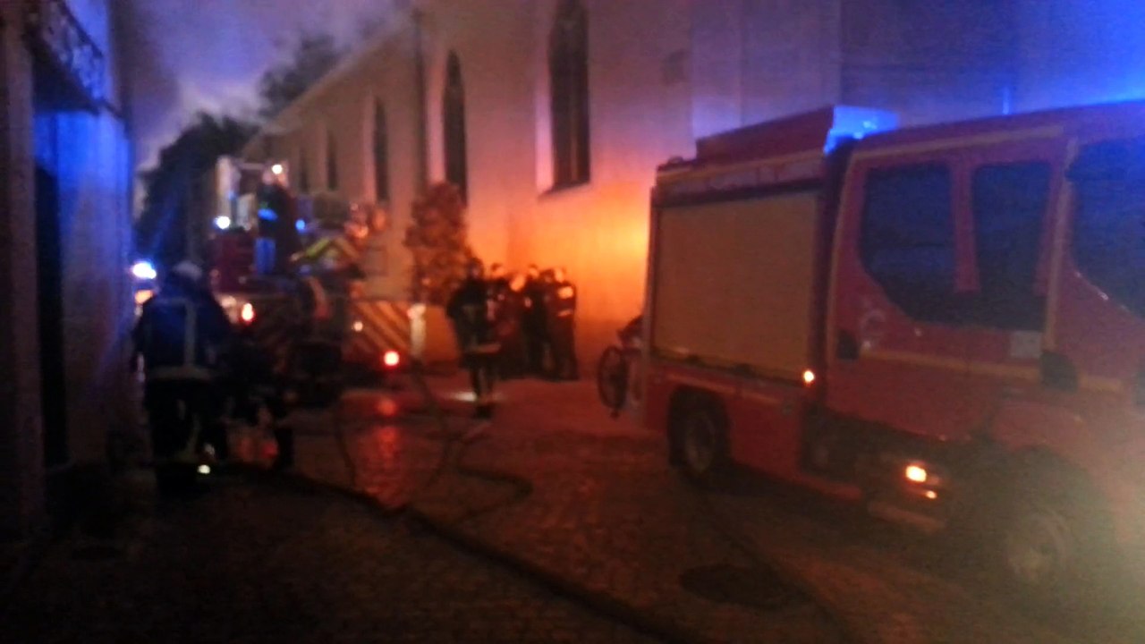 Incendie à Orléans : une fumée importante se dégage de l'appartement du rez de chaussée