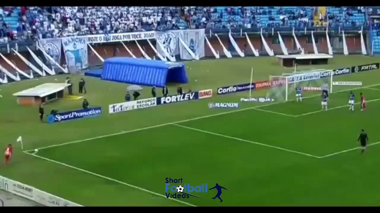 Le but gag de l'année en provenance du Brésil