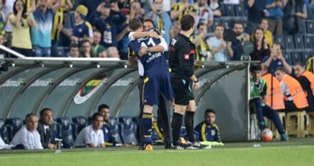 Robin van Persie, "Seni Çıkarmayacağım" Dediği İçin Pereira'ya Sarılmış