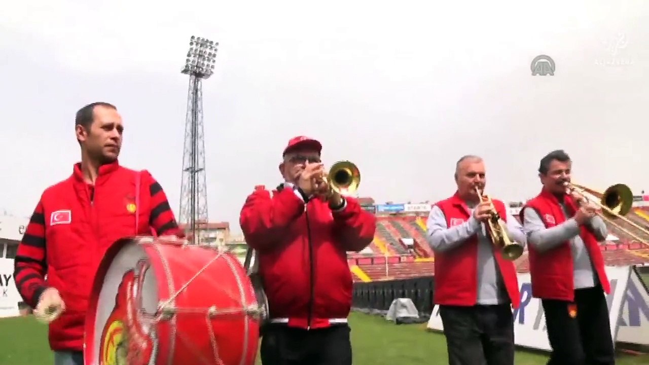 Bando Es-Es Bu Sene Hüzünlü Çalıyor