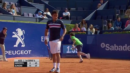 Joli fail d'un ramasseur de balles au tournoi de Barcelone