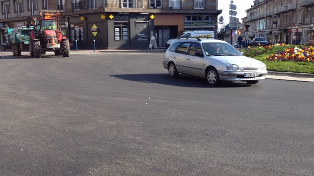 Travaux nocturnes au rond-point du 6 juin de Vire