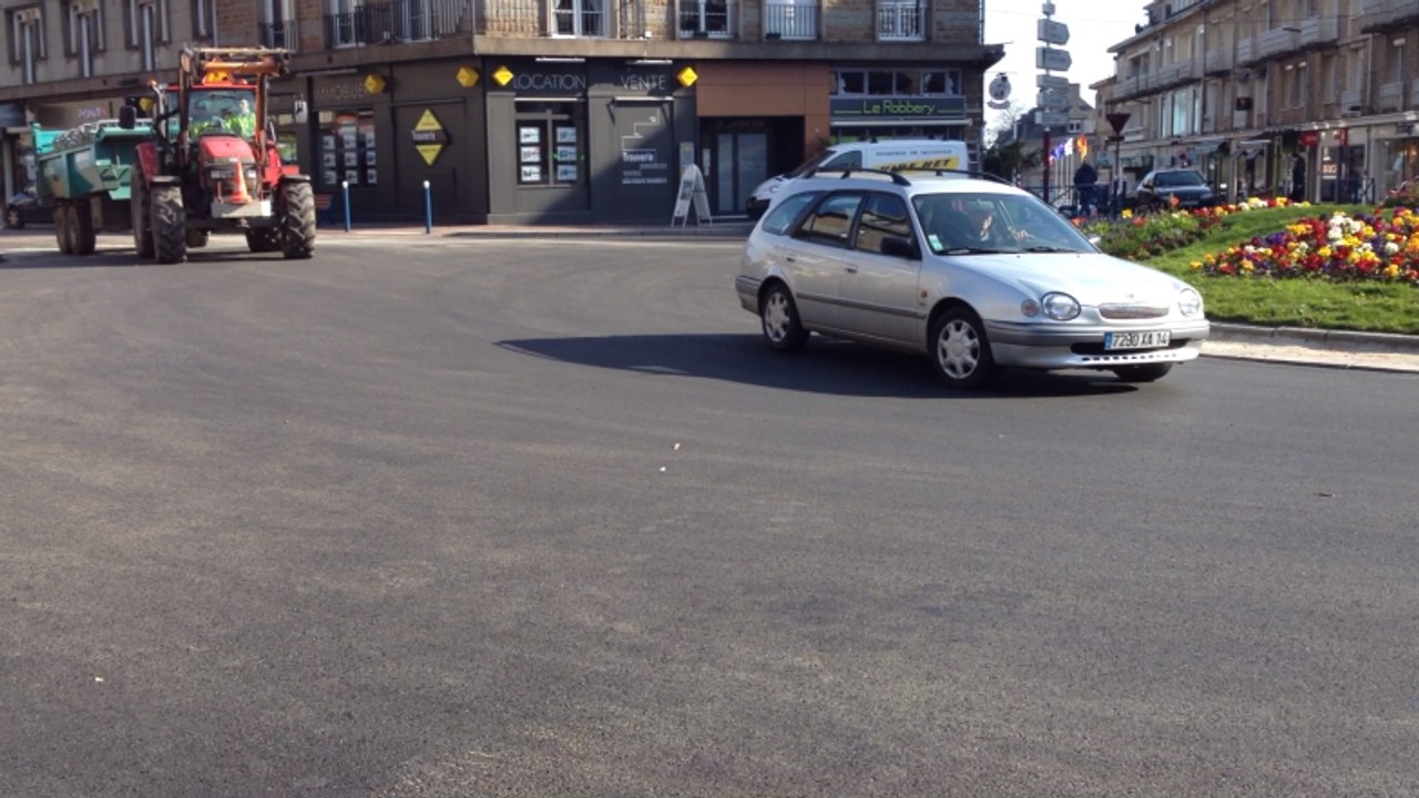 Travaux nocturnes au rond-point du 6 juin de Vire