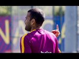 Dani Alves le hace una peineta a un periodista del Barça