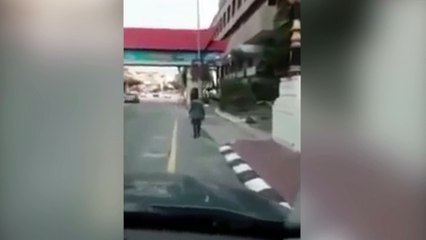 El misterioso hombre sin cabeza que pasea por la India