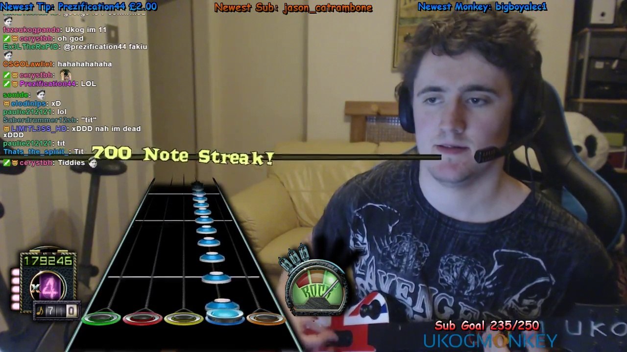 Ce gamer est le dieu de Guitar Hero ! Il joue en accéléré !
