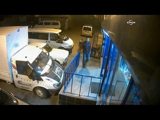 Markete silahlı soygun girişimi güvenlik kamerasında