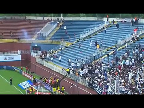 Tribünde kava çıktı, sahaya polis helikopteri indi