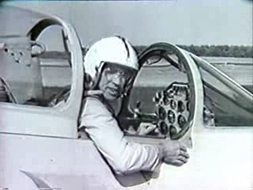 Grumman Tiger Jet test pilot loves his Lionel Electric Train Set TV Commercial