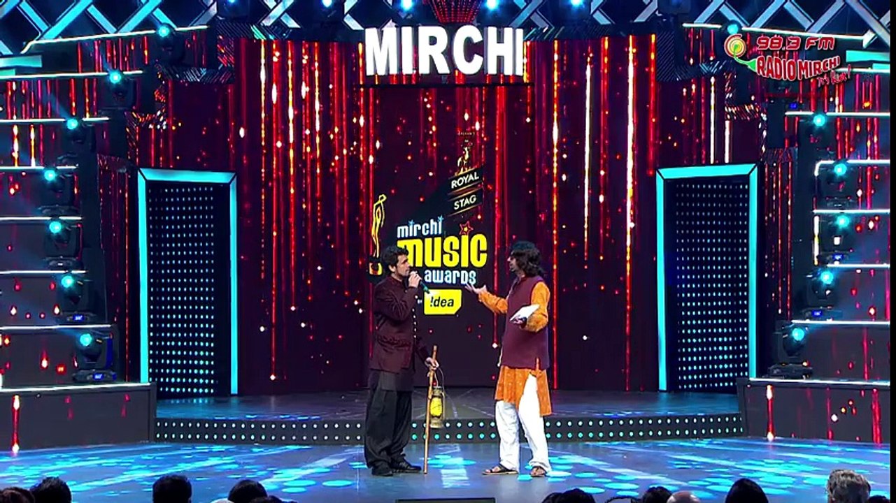 Sunil Grover found a new profession at Royal Stag Mirchi Music Awards!