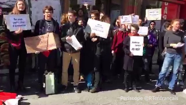 #Onbloquetout : Nuit debout s'attaque aux fast food de la Gare du Nord