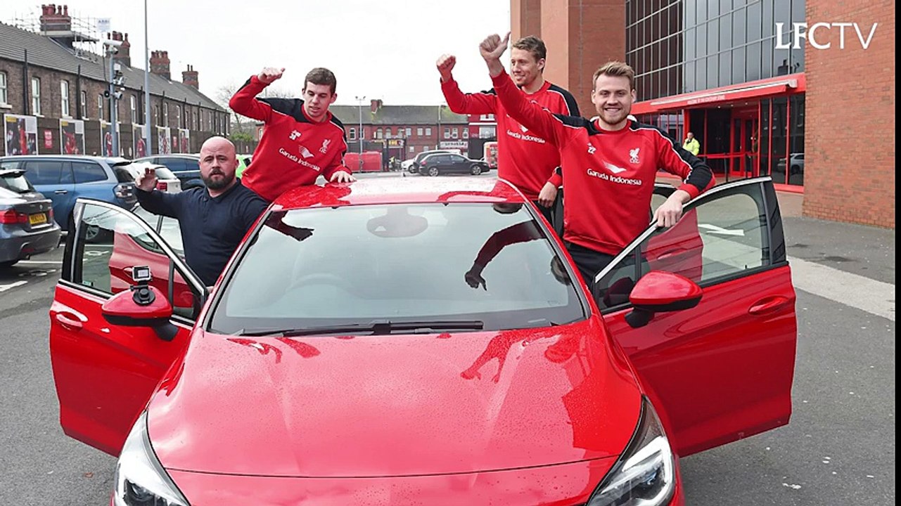 Annoying driver's hilarious prank on Liverpool FC players