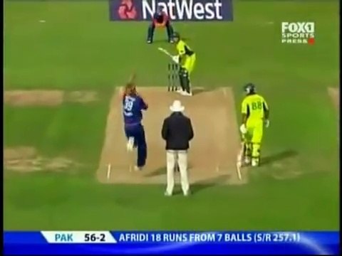 Shahid Afridi's six out of the Stadium..Monstrous six