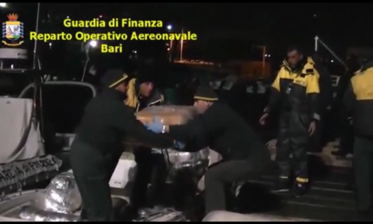 Bari - fermato gommone con 7 quintali di droga: arrestati 2 scafisti