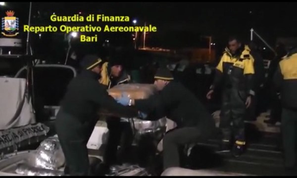 Bari - fermato gommone con 7 quintali di droga: arrestati 2 scafisti