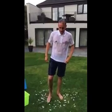 Chris Gayle, Yuvraj Singh, Kevin Pietersen, Darren samay takes ALS Ice Bucket Challenge