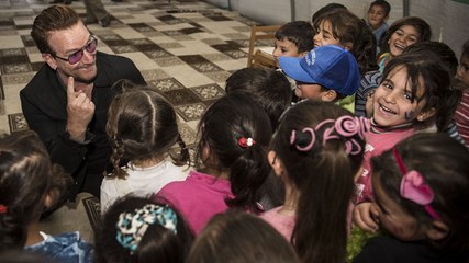 Bono Suriyeli sığınmacıları ziyaret etti