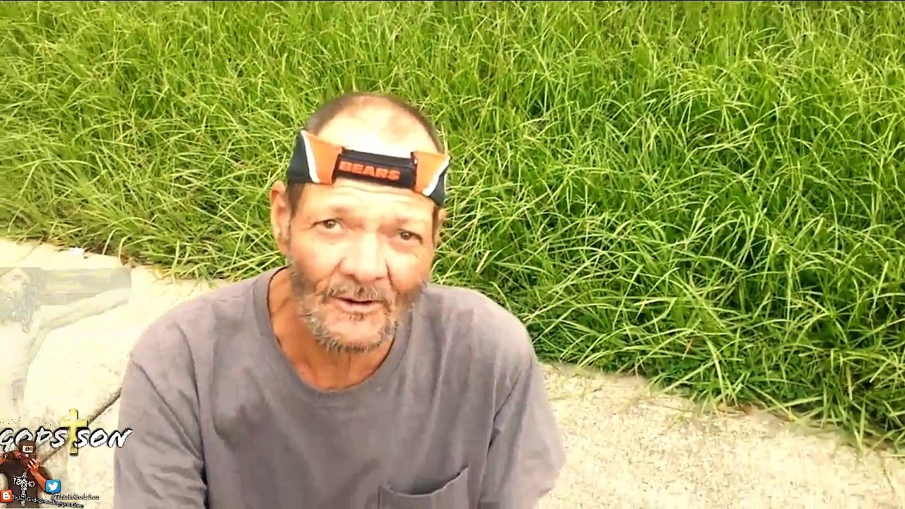 Giving Money To The Homeless | Social Experiment 1