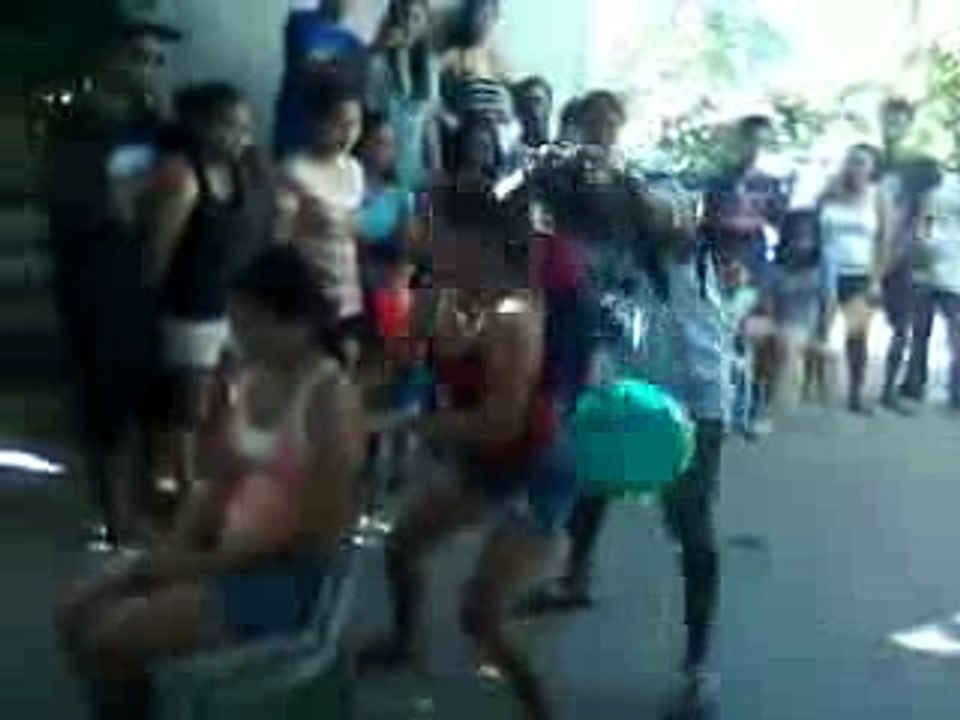 Thailand_Boys_and_Girls_Balloon_Game - Funny Videos