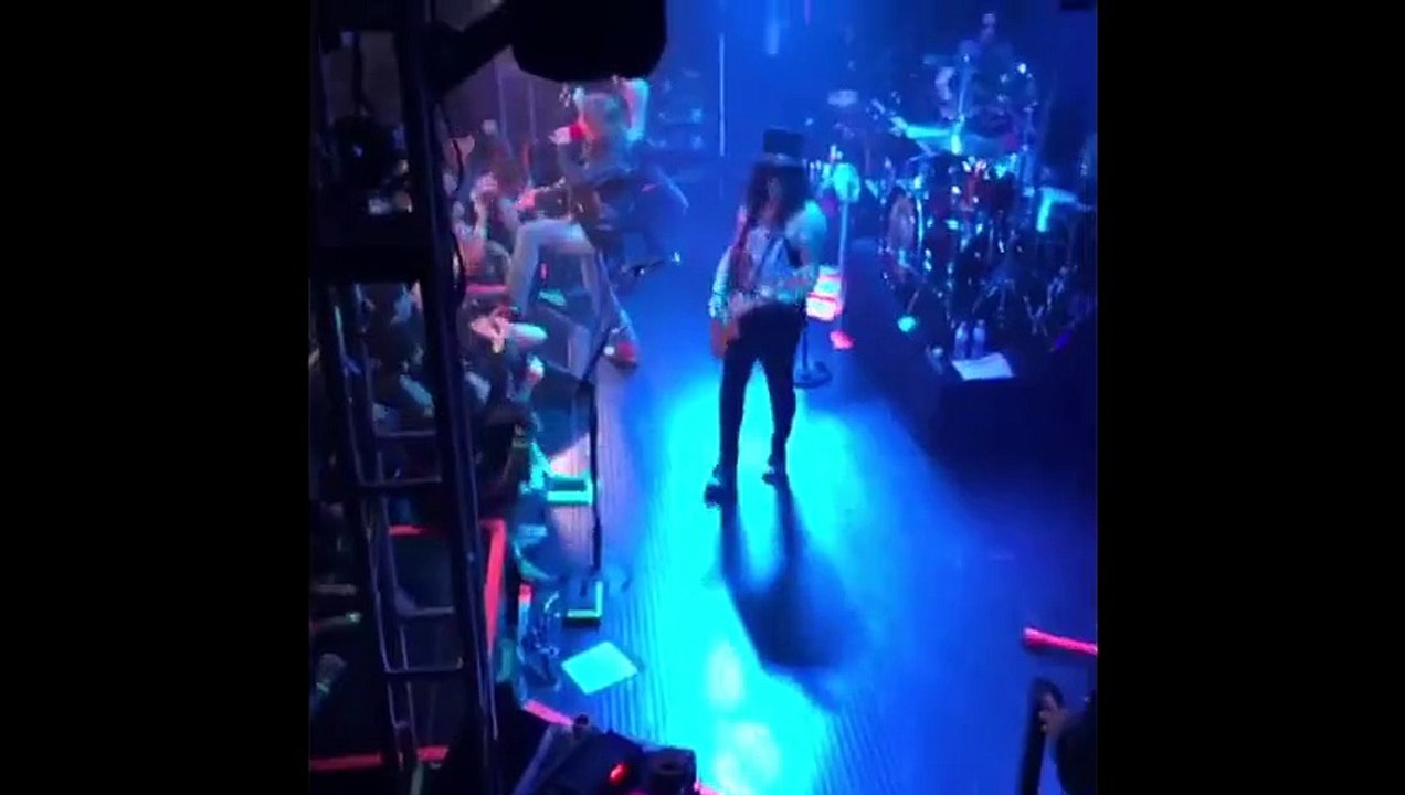 Fans Line Up For Surprise Guns N' Roses Reunion Show