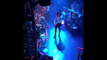 Fans Line Up For Surprise Guns N' Roses Reunion Show