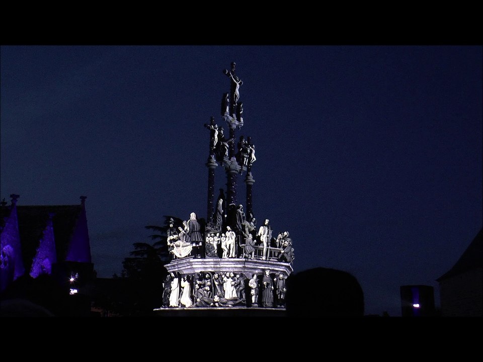 Quand les calvaires s'illuminent : Plougonven (29)