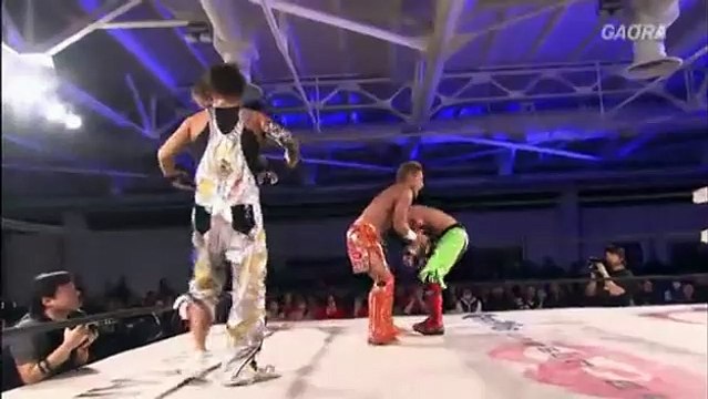 Monster Express (Akira Tozawa & Masato Yoshino) & Kzy vs. Over Generation (CIMA, Eita & Gamma)_352p