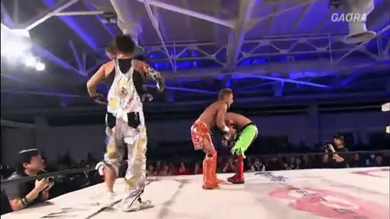 Monster Express (Akira Tozawa & Masato Yoshino) & Kzy vs. Over Generation (CIMA, Eita & Gamma)_352p