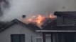 3 Katlı Bir Apartmanın Çatısında Çıkan Yangın Hasara Yol Açtı