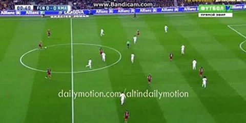 Sergio Busquets Injury Vs Real Madrid 02.04.2016