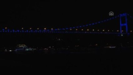 Mavi Işıklar Otizm İçin Yandı - İstanbul