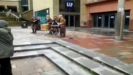 Scottish Bagpipes  ( Buchanan Street - Glasgow )
